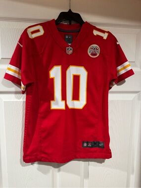 NFL Kansas City Chiefs Tyreek Hill #10 Jersey Youth size Medium 10/12 Nike